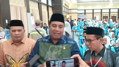 387 Calon Haji Maros Resmi Masuk Asrama, Suasana Haru Warnai Keberangkatan