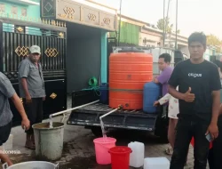 Kades dan BUMDes Tenrigangkae Peduli Warga Terdampak Kekeringan