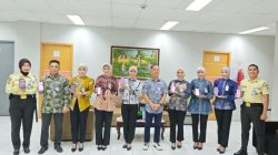 BRI Cabang Maros Peringati Hari Batik Nasional dengan Kenakan Beragam Motif Nusantara